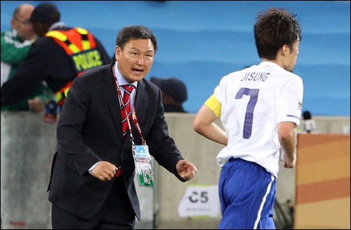 축구감독 허정무 논란 총정리 – 차범근과의 악연부터 마라도나 태권 축구까지